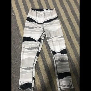 Lululemon marble high rise crop leggings